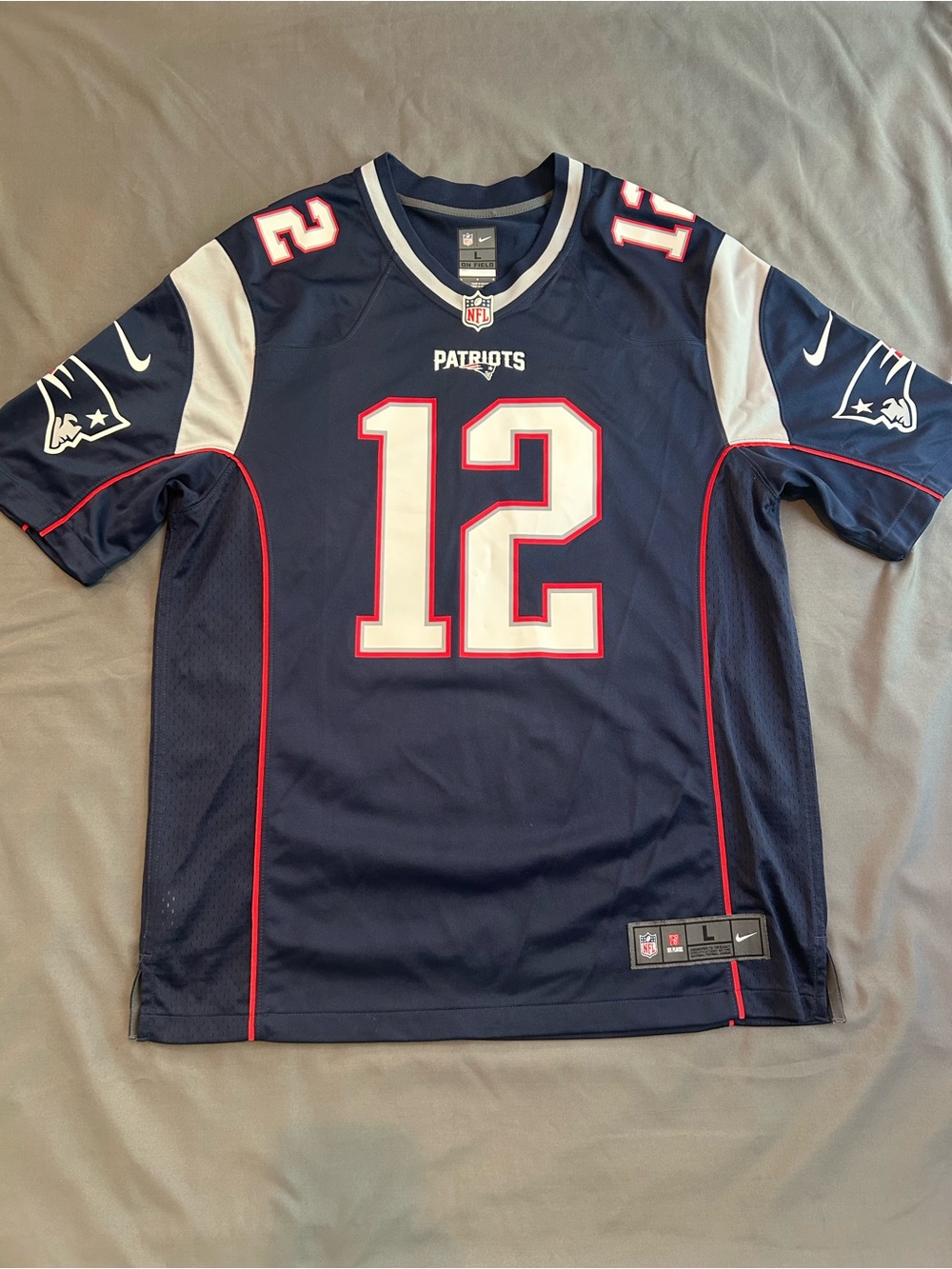 Authentic Nike / NFL / New England Pats / Tom Brady On Field Jersey (LIKE NEW)